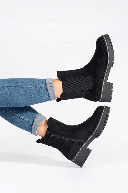 Schwarze flache Wildlederschuhe mit... Schwarze flache Wildlederschuhe mit...