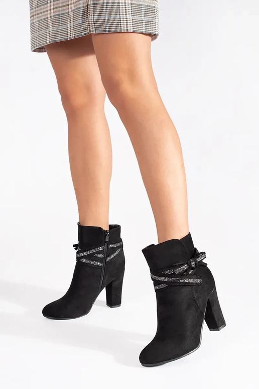 Schwarze Wildleder-Damen-Schuhe mit... Schwarze Wildleder-Damen-Schuhe mit...