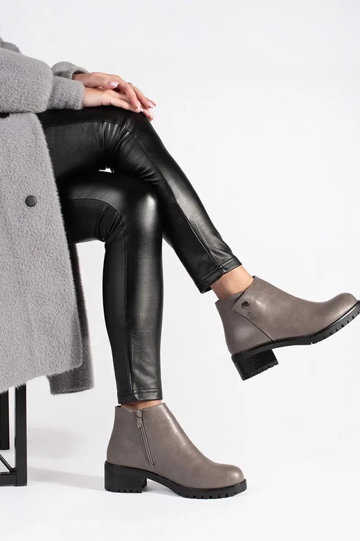 Graue Schuhe aus Kunstleder