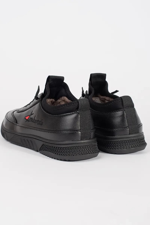 Schwarze warme Sportschuhe Schwarze warme Sportschuhe