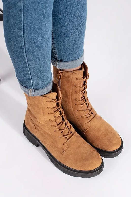 Braune isolierte Stiefel