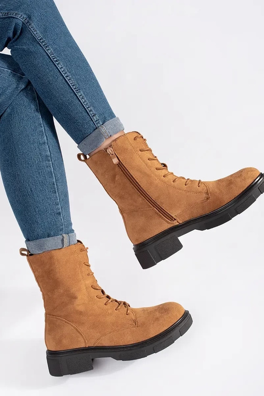 Braune isolierte Stiefel