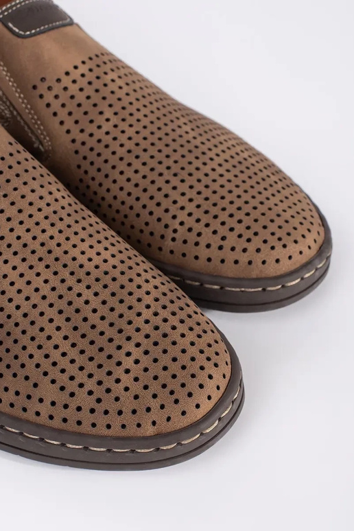 Braune durchbrochene Herrenmokassins Braune durchbrochene Herrenmokassins