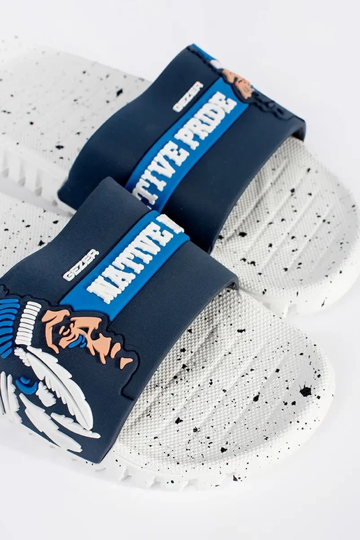 Weiße Poolslipper mit blauen Akzenten