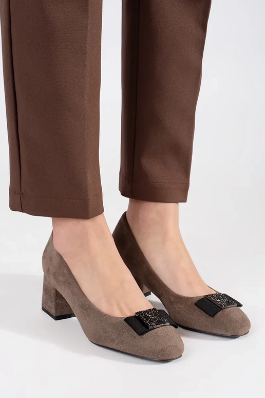 Beige Absatzschuhe mit Schleife