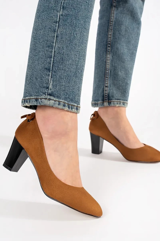 Rote Wildleder Pumps mit Blockabsatz Rote Wildleder Pumps mit Blockabsatz