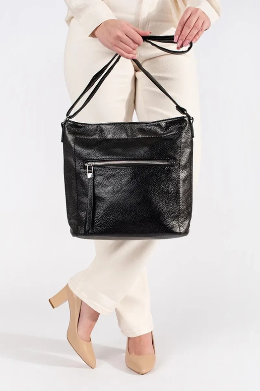 Schwarze Tasche mit verstellbarem Gurt