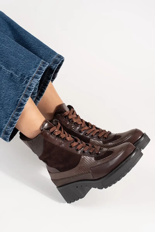 Bordeauxfarbene Schnürschuhe mit...