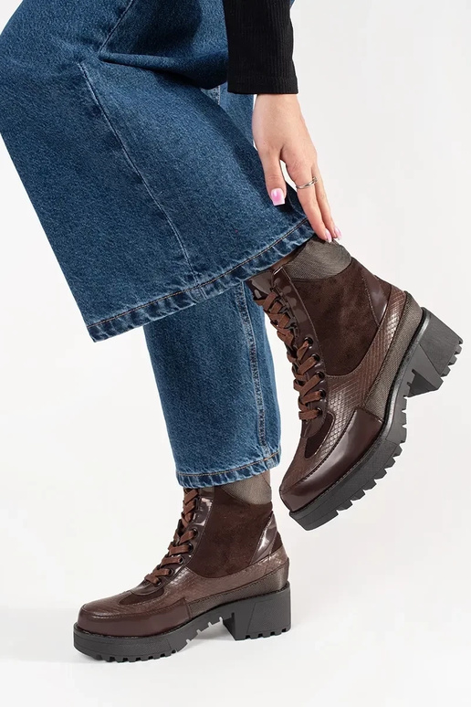 Bordeauxfarbene Schnürschuhe mit...