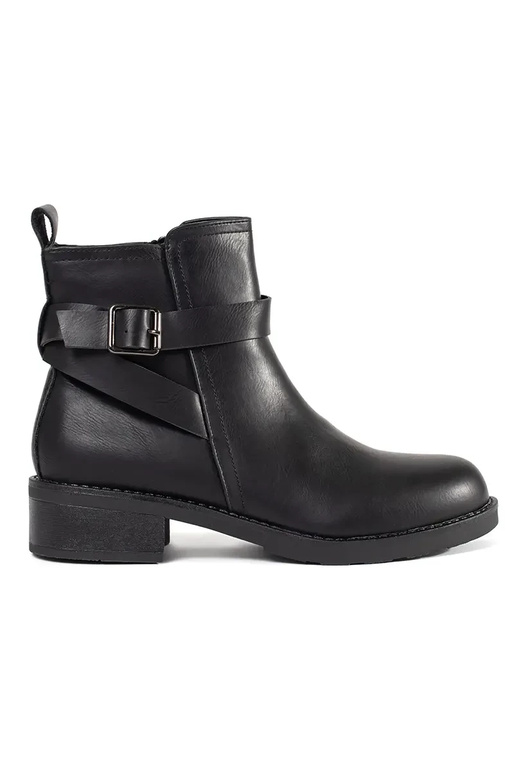 Schwarze Schuhe mit flachem Absatz... Schwarze Schuhe mit flachem Absatz...