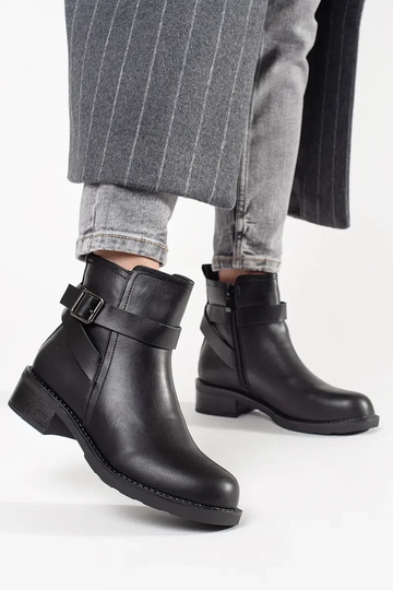 Schwarze Schuhe mit flachem... 2