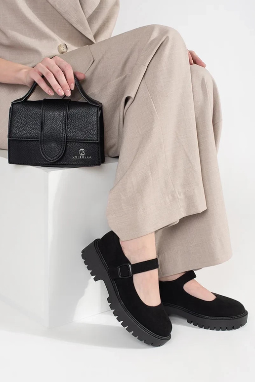 Schwarze kleine Tasche mit Henkel