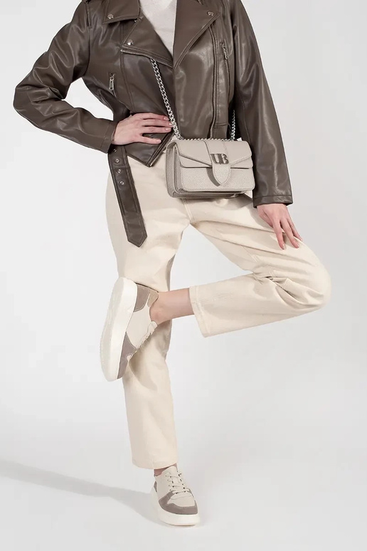 Elfenbeinfarbene kleine...