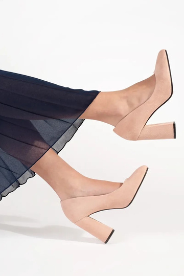 Sandfarbene Wildleder High... 2