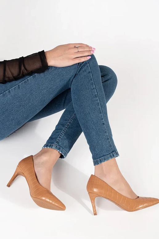 Beige High Heels auf Absatz Beige High Heels auf Absatz