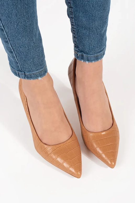 Beige High Heels auf Absatz Beige High Heels auf Absatz