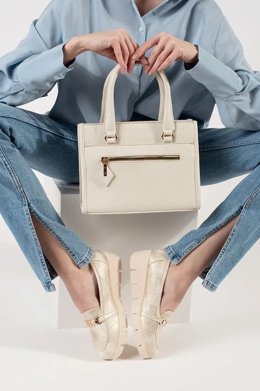 Goldene Mokassins auf Wedge mit Kette