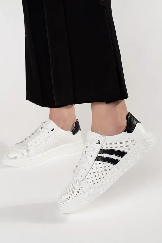 Weiße Sportliche Schuhe aus...