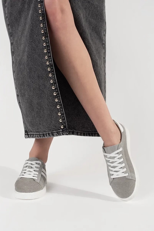 Graue Ajour-Schuhe aus Naturleder Graue Ajour-Schuhe aus Naturleder