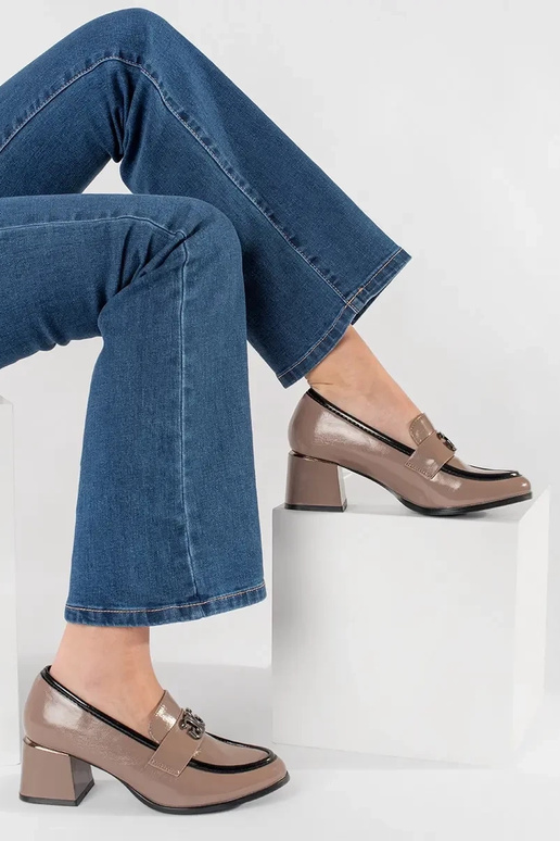 Stylische Halbschuhe in Taupe Stylische Halbschuhe in Taupe