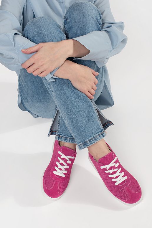 rosa Sneakers mit Lochmuster aus... rosa Sneakers mit Lochmuster aus...