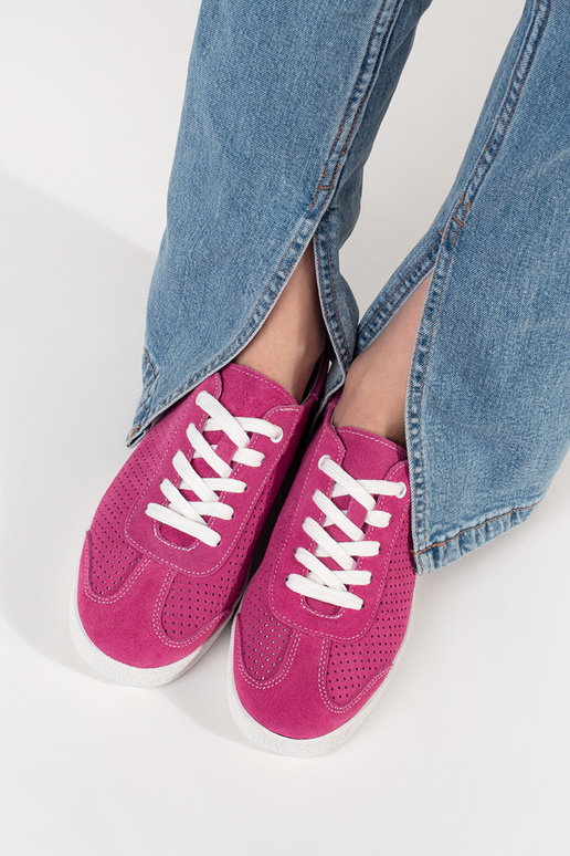 rosa Sneakers mit Lochmuster aus... rosa Sneakers mit Lochmuster aus...