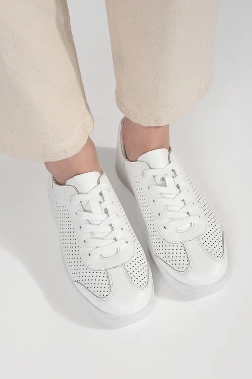 Weiße Mokassins auf Keil mit goldenen... Weiße Mokassins auf Keil mit goldenen...