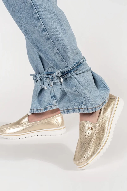 Oda ažūriniai sportiniai batai ant... Oda ažūriniai sportiniai batai ant...