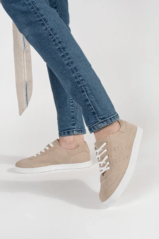 Leder Sneakers mit Lochmuster auf...