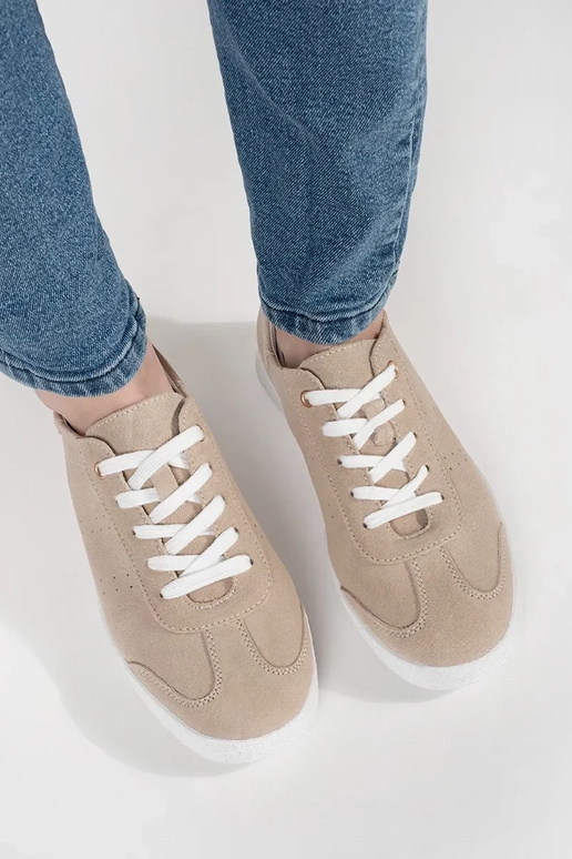 Leder Sneakers mit Lochmuster auf...