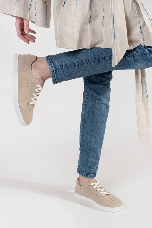 Leder Sneakers mit Lochmuster auf...