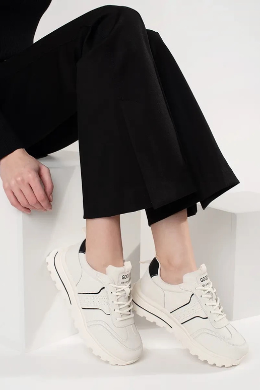 Sportliche Schuhe aus Leder mit...