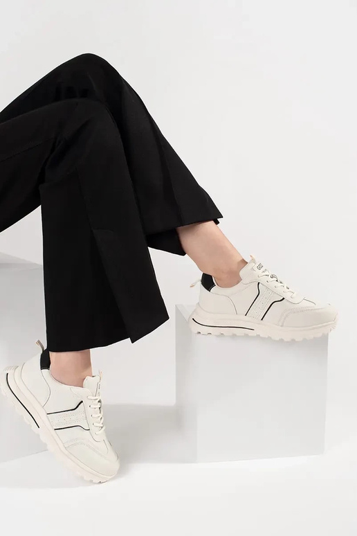 Sportliche Schuhe aus Leder mit...