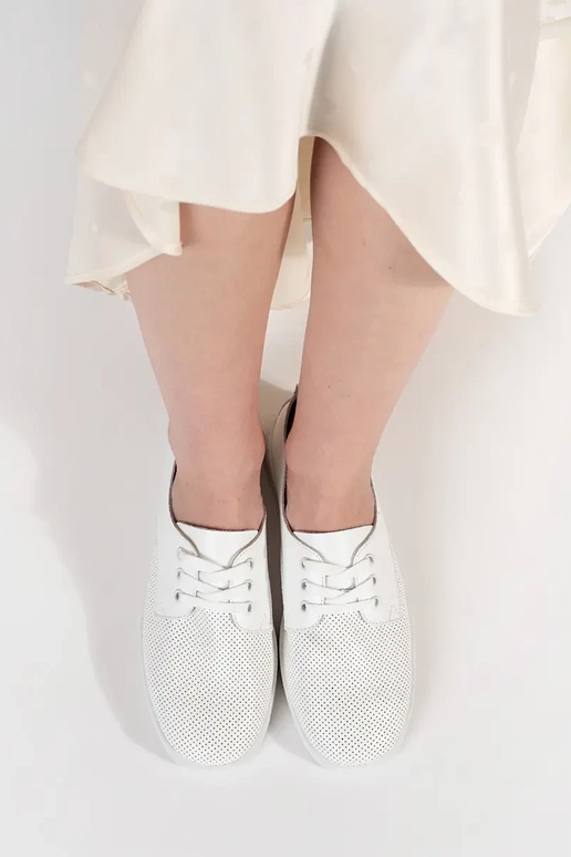 Weiße Ajour-Sneaker aus Naturleder Weiße Ajour-Sneaker aus Naturleder