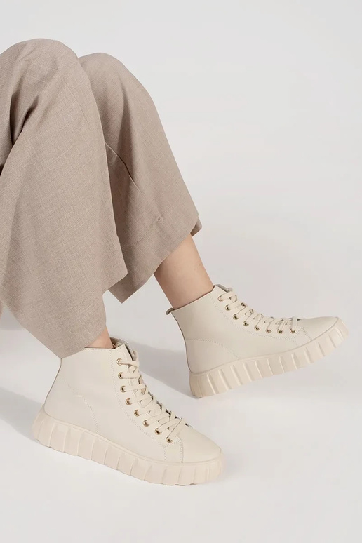 Sandfarbene Slipper mit Plateausohle... Sandfarbene Slipper mit Plateausohle...