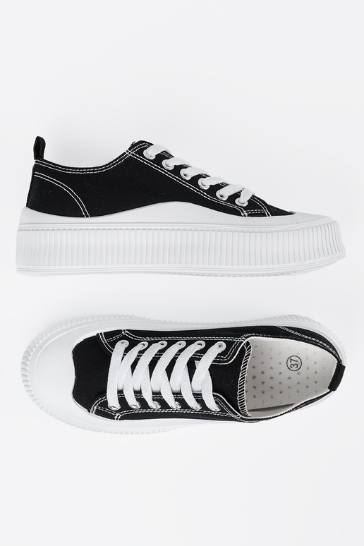 Schwarz-weiße Sneakers mit dicker Sohle