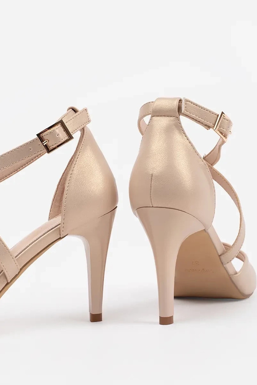 Weiße bequeme Wedgesandalen