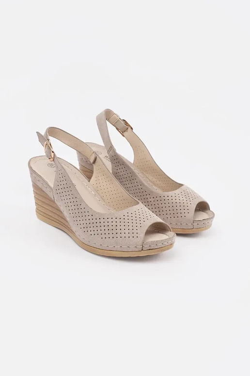 Ausschnittsandalen in sandfarben auf... Ausschnittsandalen in sandfarben auf...