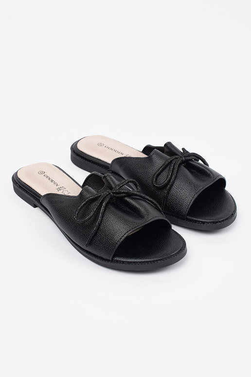 Schwarze Pantoletten mit Schleife Schwarze Pantoletten mit Schleife