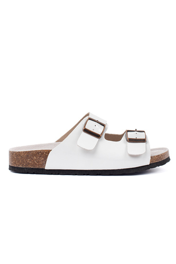 Weiße Pantoletten auf...