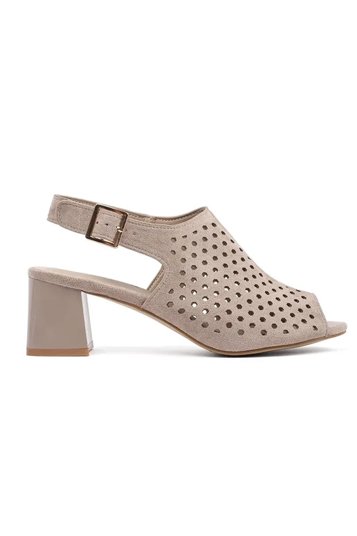 sandalen in Sandfarbe mit Absatz aus... sandalen in Sandfarbe mit Absatz aus...
