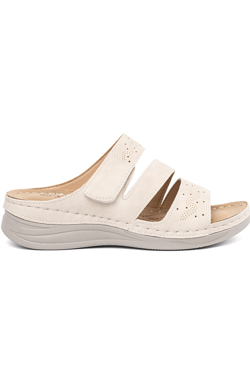 Pantoletten auf niedriger Plattform... Pantoletten auf niedriger Plattform...