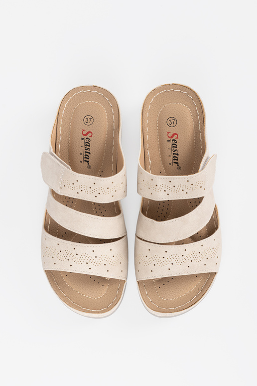 Pantoletten auf niedriger Plattform... Pantoletten auf niedriger Plattform...