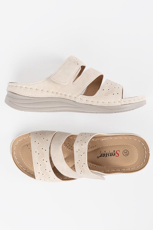 Pantoletten auf niedriger Plattform... Pantoletten auf niedriger Plattform...