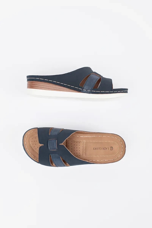 Bequeme Schlapfen mit niedrigem Keil...