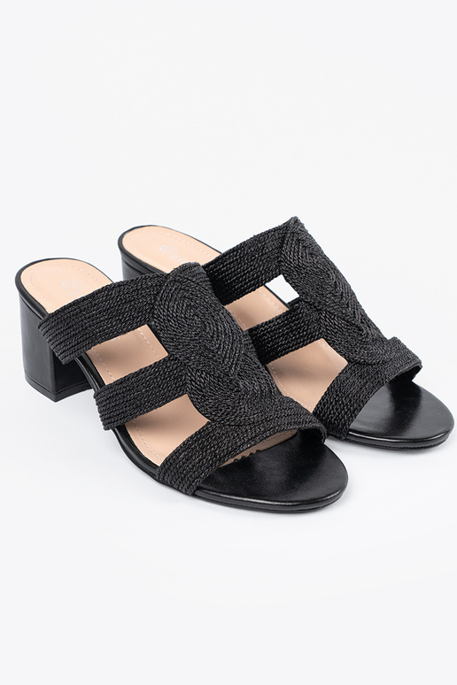 Schwarze geflochtene Sandalen auf...