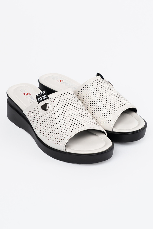 Luftige Pantoletten mit Plattform in... Luftige Pantoletten mit Plattform in...