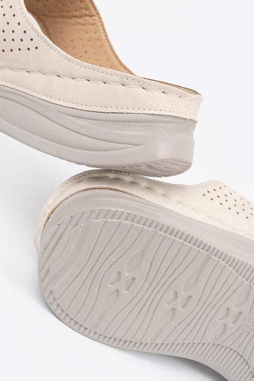 Bequeme Pantoletten mit Ausstattungen... Bequeme Pantoletten mit Ausstattungen...