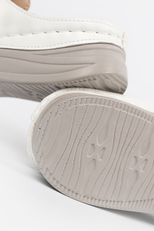 Pantoletten mit geschlossenen Zehen...