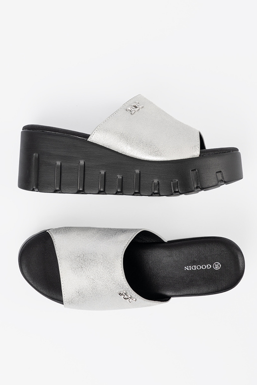 Pantoletten mit schwarzem Plateau in...